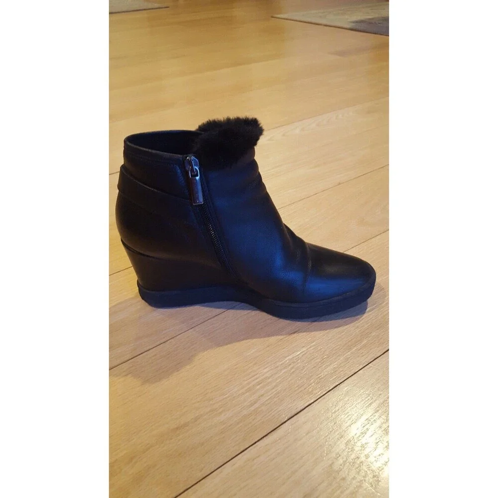 Aquatalia ‎ BLACK WEDGE Leather Women's Ankle  Boots, zip, fur trim  size 8